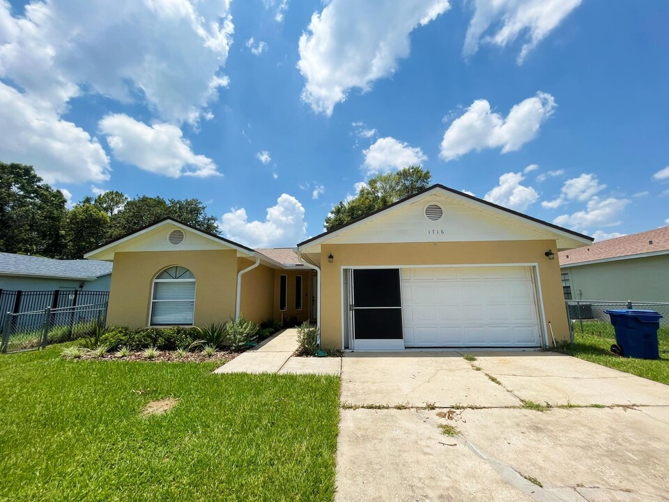 1716 Terry Cir NE in Winter Haven, FL - Building Photo