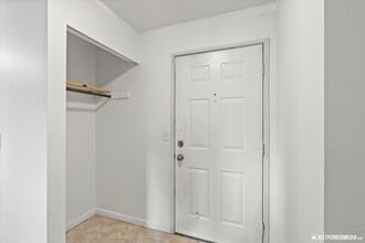 5614 E 40th Ave in Anchorage, AK - Building Photo - Building Photo