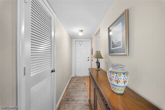 400 Forest Lakes Blvd in Naples, FL - Building Photo - Building Photo