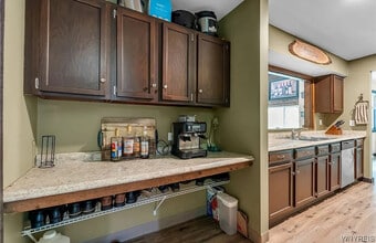 28 Woodstock Rd in Glenwood, NY - Building Photo - Building Photo