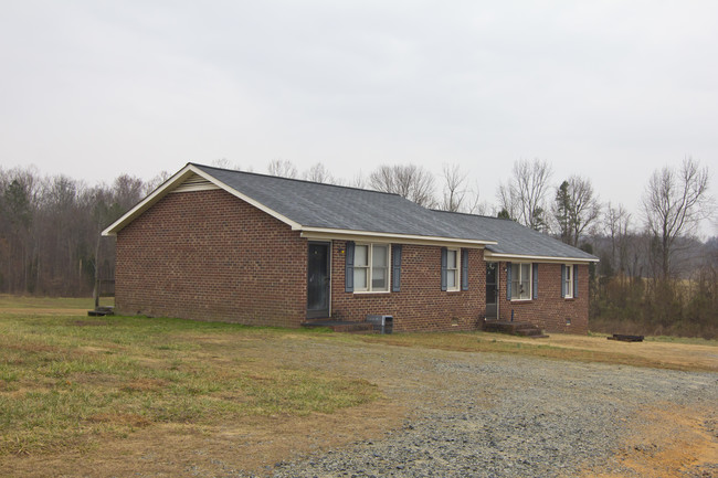 1545 Rhodes Rd in Lexington, NC - Building Photo - Building Photo