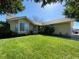 345 Kendrick Ln in Vacaville, CA - Building Photo