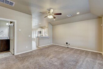 5600 Campbell Creek Dr, Unit Unit B in Oklahoma City, OK - Building Photo - Building Photo
