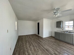 5104 39th St E in Dickinson, TX - Building Photo - Building Photo