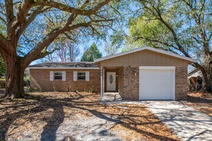 1060 Stokes St in Jacksonville, FL - Building Photo