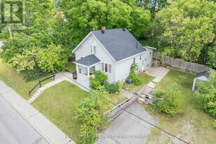 405 Bay St in Midland, ON - Building Photo