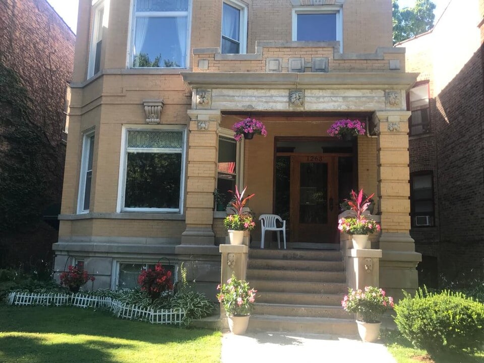 1263 W Thorndale Ave, Unit 1 Floor in Chicago, IL - Foto de edificio