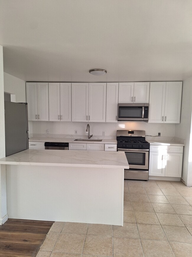 1835 N Ave 53, Unit A in Los Angeles, CA - Foto de edificio - Building Photo