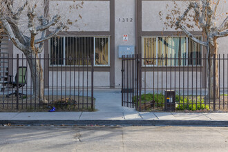 Stratton Gardens in Las Vegas, NV - Foto de edificio - Building Photo