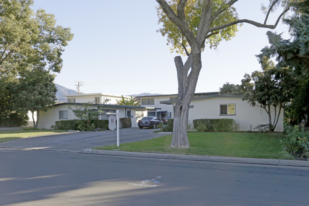 216 Santa Rosa Rd in Arcadia, CA - Foto de edificio