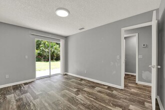 912 Smith St in Orange City, FL - Building Photo - Building Photo