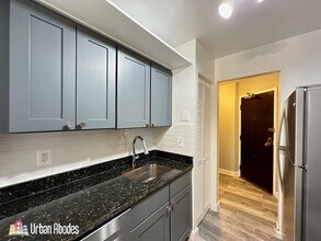 3815 N Pine Grove Ave, Unit 210 in Chicago, IL - Foto de edificio - Building Photo