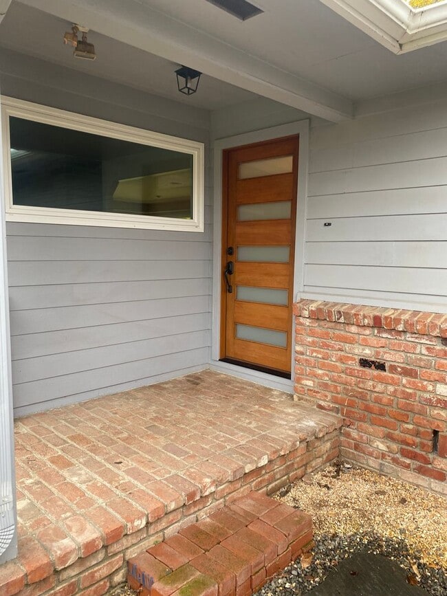 31451 N Redwood Hwy in Cloverdale, CA - Building Photo - Building Photo