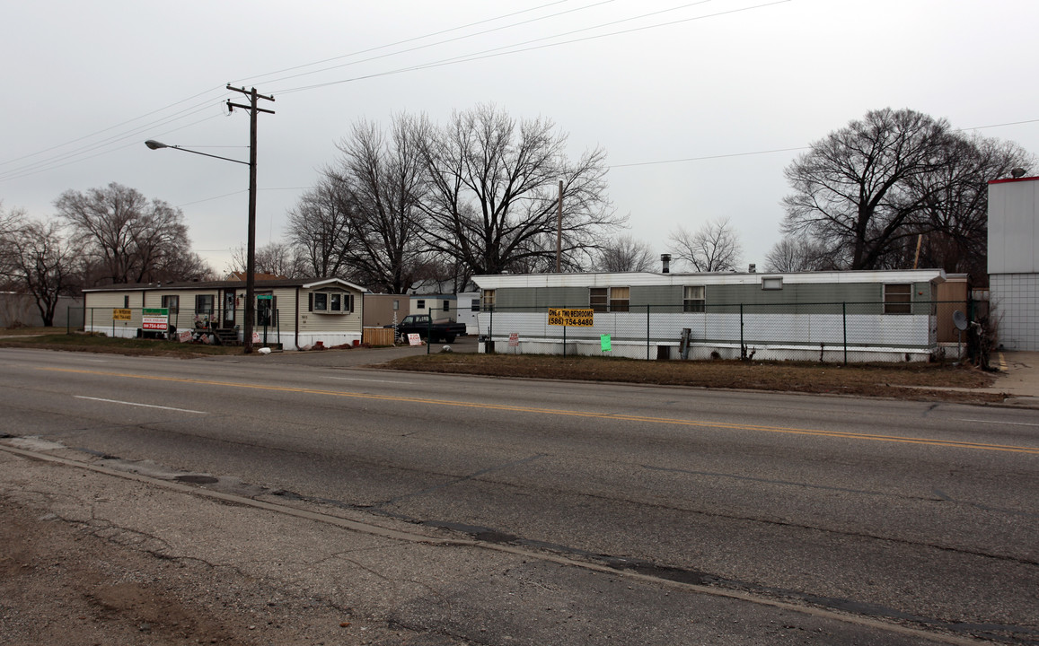 Landmark Estates in Warren, MI - Building Photo