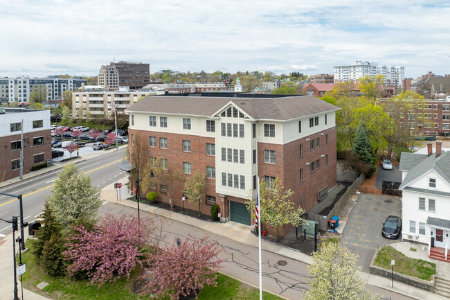 106 Washington St in Quincy, MA - Building Photo - Building Photo