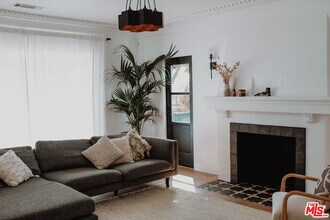 5701 West Blvd in Los Angeles, CA - Building Photo - Building Photo