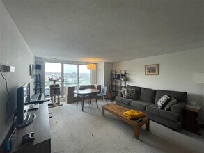 155 Beacon St, Unit 2 in Somerville, MA - Building Photo - Building Photo