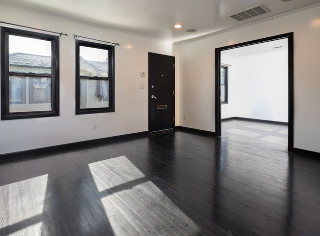 1259 N Genesee Ave in West Hollywood, CA - Foto de edificio - Building Photo