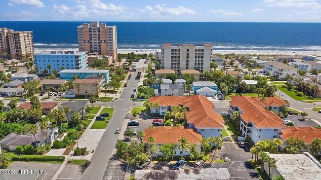 210-211 11th Ave N in Jacksonville Beach, FL - Building Photo - Building Photo