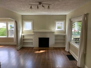 5726 North Montana Avenue in Portland, OR - Foto de edificio - Building Photo