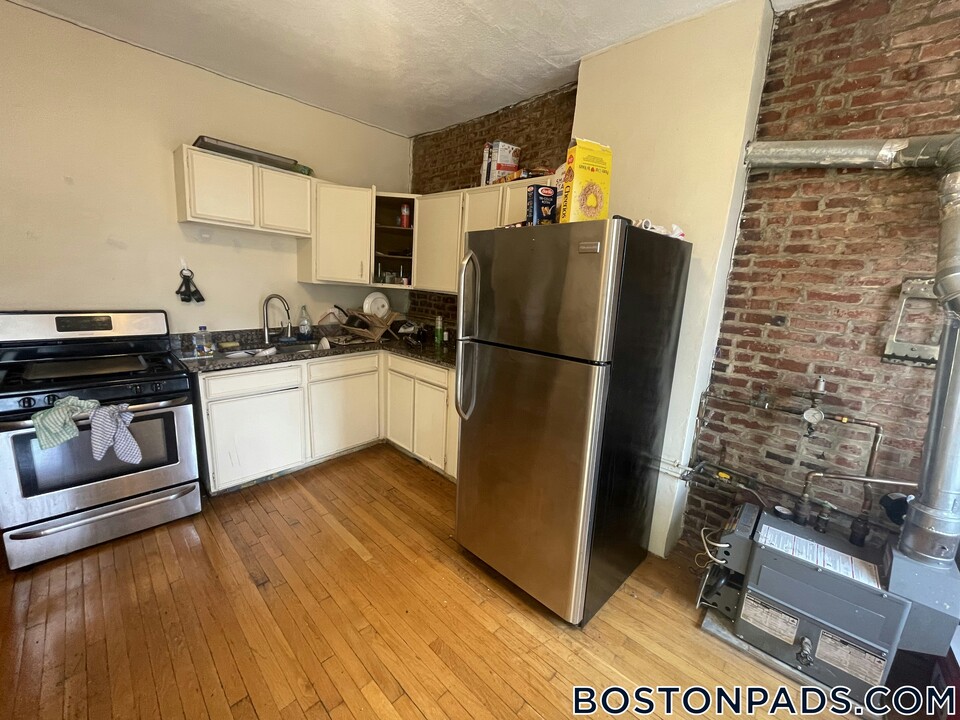 88 Hammond St in Boston, MA - Building Photo