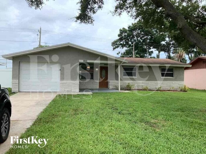 3833 14th Ave SE in Largo, FL - Building Photo