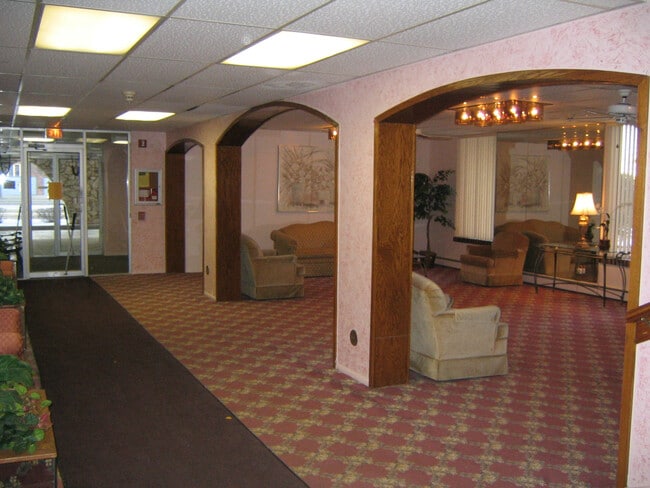 1301 S Finley Rd, Unit 307 in Lombard, IL - Building Photo - Building Photo