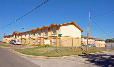 Ambassador Apartments in Fort Worth, TX - Foto de edificio - Building Photo