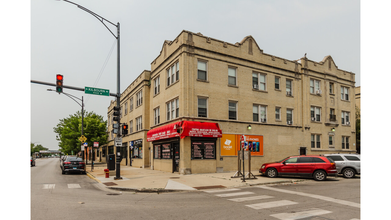 4502 W Fullerton Ave-Unit -2 in Chicago, IL - Building Photo