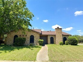 4702 Spanish Trail in Grand Prairie, TX - Building Photo