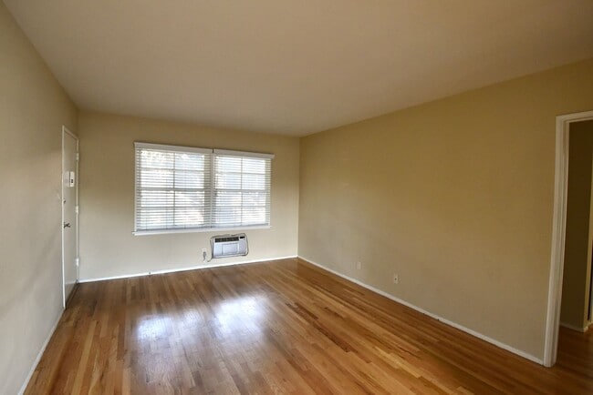 1212 N Hollywood Way in Burbank, CA - Building Photo - Building Photo