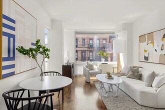 425 E 13th St in New York, NY - Building Photo - Building Photo