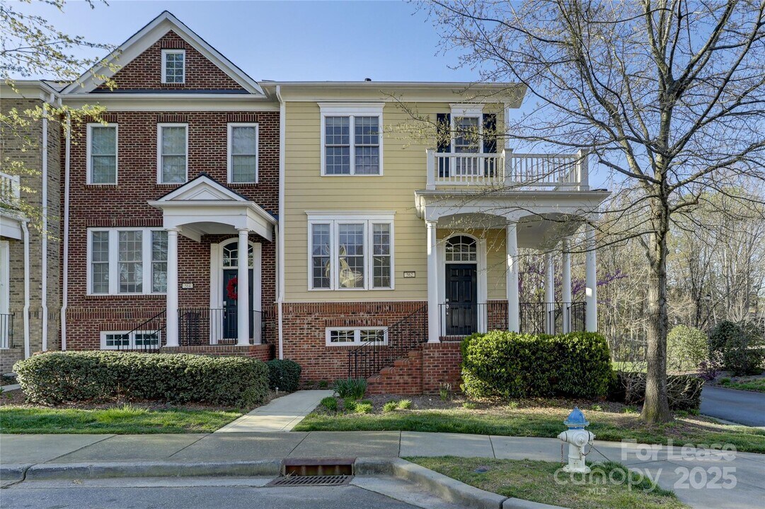 562 6th Baxter Crossing in Fort Mill, SC - Building Photo