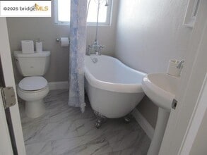 2807 Filbert St in Oakland, CA - Building Photo - Building Photo