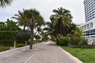 5555 Collins Ave in Miami, FL - Building Photo