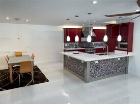 214 NE 108th St in Miami, FL - Building Photo