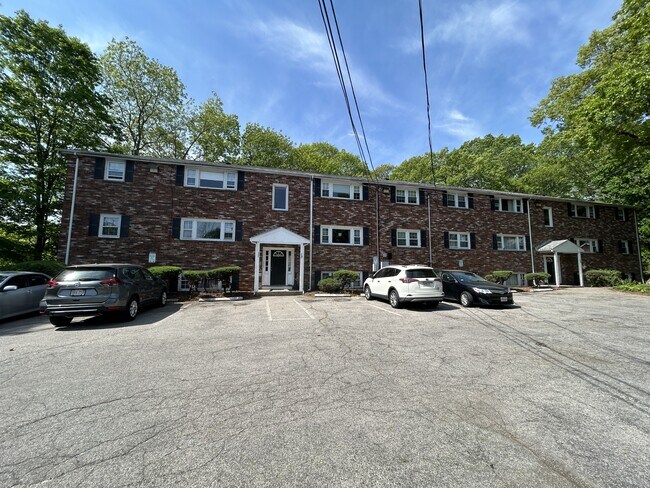 41 Davis Ave in Norwood, MA - Building Photo - Building Photo