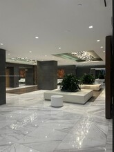 400 Sunny Isles Blvd, Unit # 117 in Sunny Isles Beach, FL - Building Photo - Building Photo