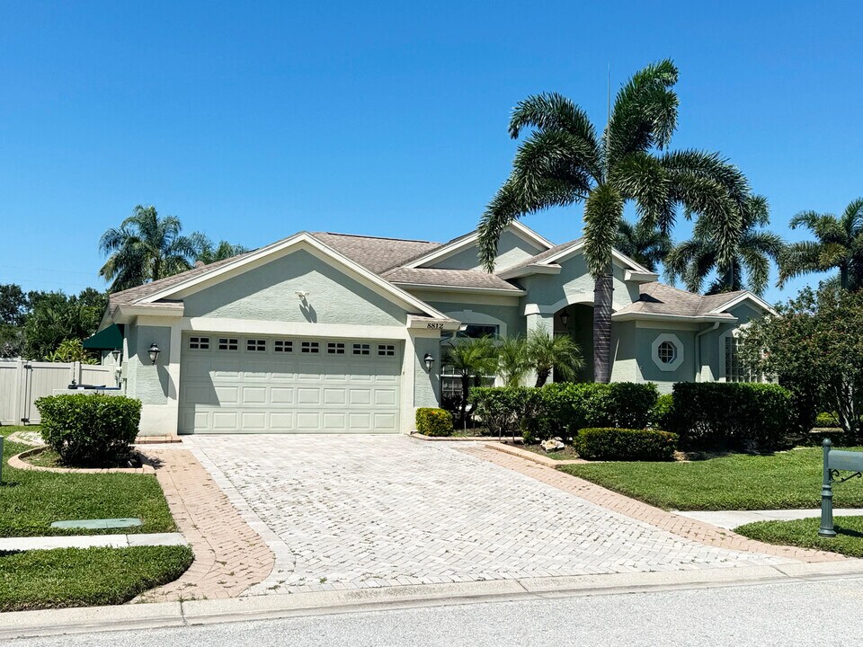 8812 30th St E in Parrish, FL - Building Photo
