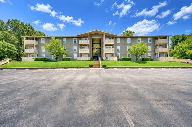 property at 709 Ashlawn Pl