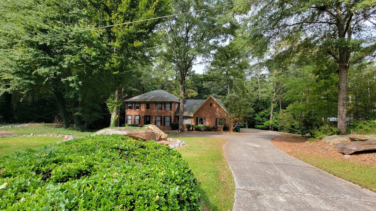 4843 Carlene Way SW in Lilburn, GA - Building Photo