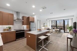 Essen in Alexandria, VA - Building Photo