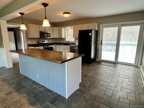 492 Midland Lake Rd in Middletown, NY - Building Photo - Building Photo