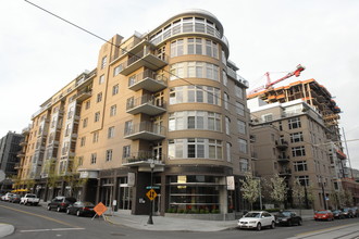 Bridgeport Condominiums in Portland, OR - Foto de edificio - Building Photo