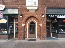 2205 N Farwell Ave, Unit 4