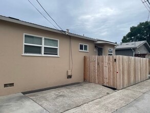 6740 Amherst St in San Diego, CA - Foto de edificio - Building Photo