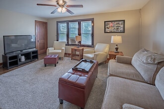 118 Nassau Ave, Unit Upper Apartment in Kenmore, NY - Foto de edificio - Building Photo