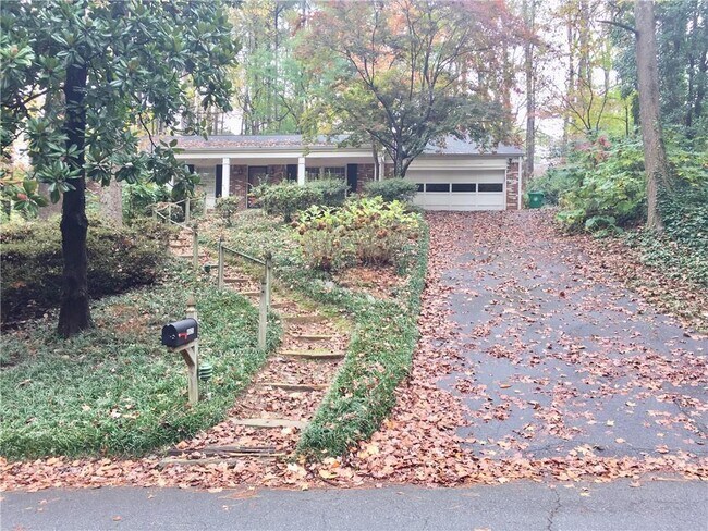 4625 Kings Down Rd in Atlanta, GA - Building Photo - Building Photo