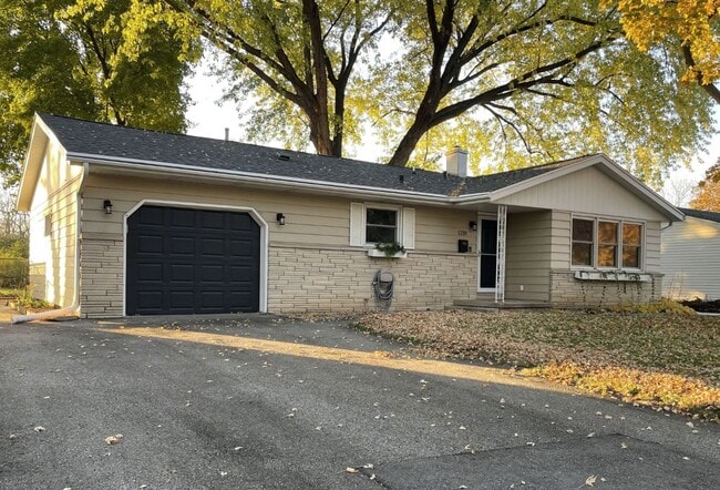 property at 1210 Acewood Blvd