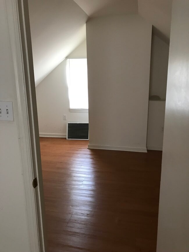 15 West Burlington Street, Unit 401 in Bordentown, NJ - Building Photo - Building Photo